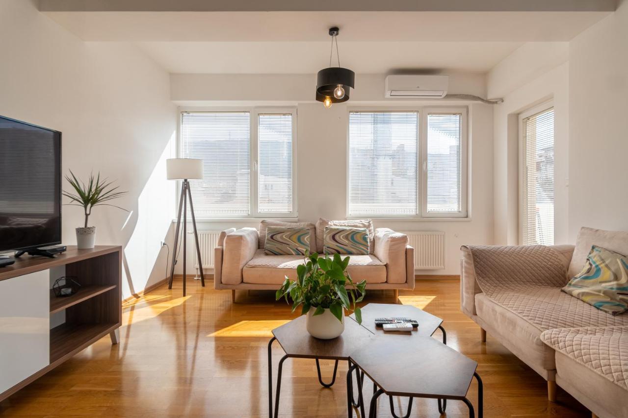 High-End Spacious Apartment Next To City Mall Skopje Exterior photo