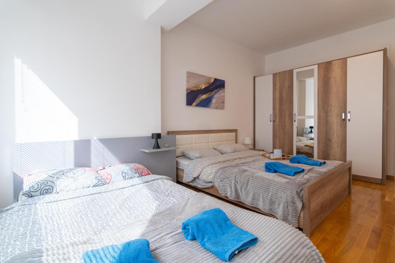 High-End Spacious Apartment Next To City Mall Skopje Exterior photo