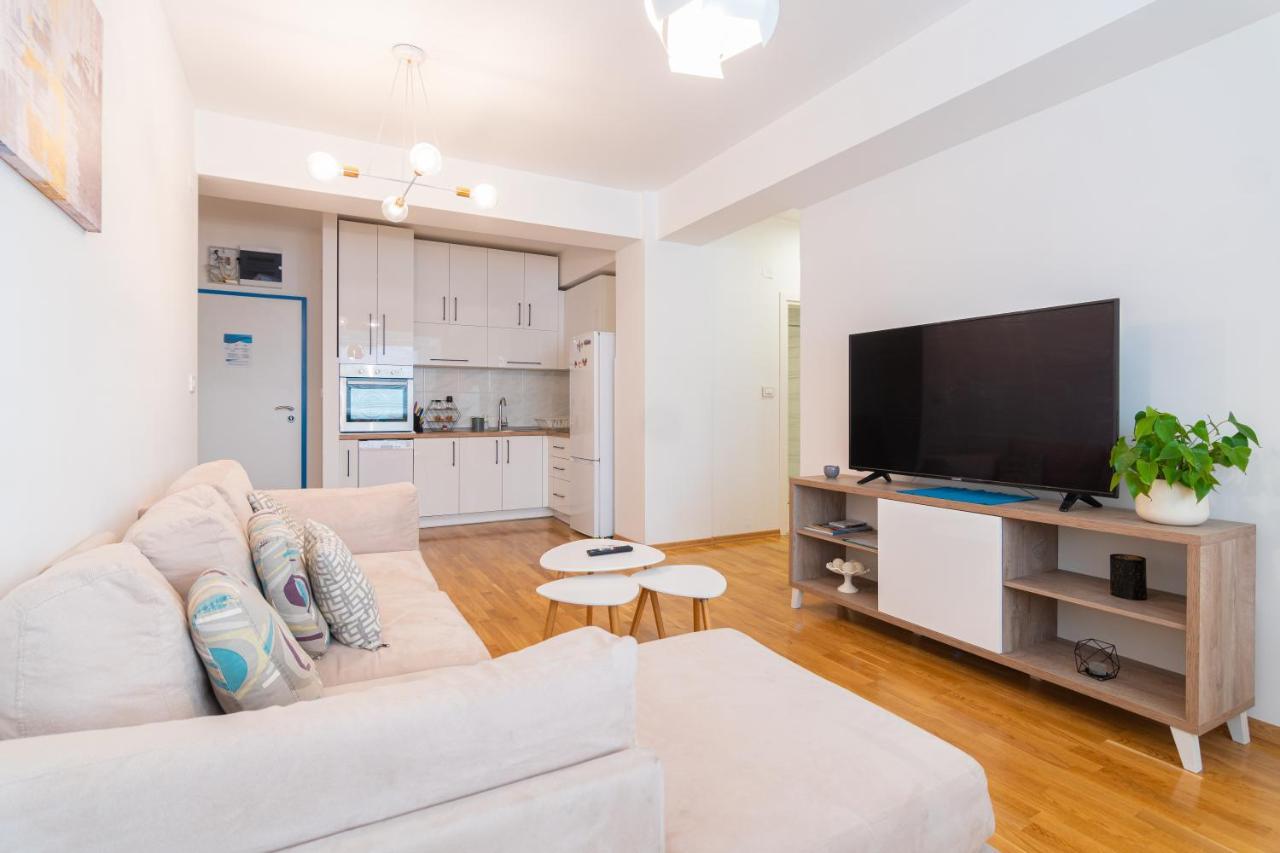 High-End Spacious Apartment Next To City Mall Skopje Exterior photo